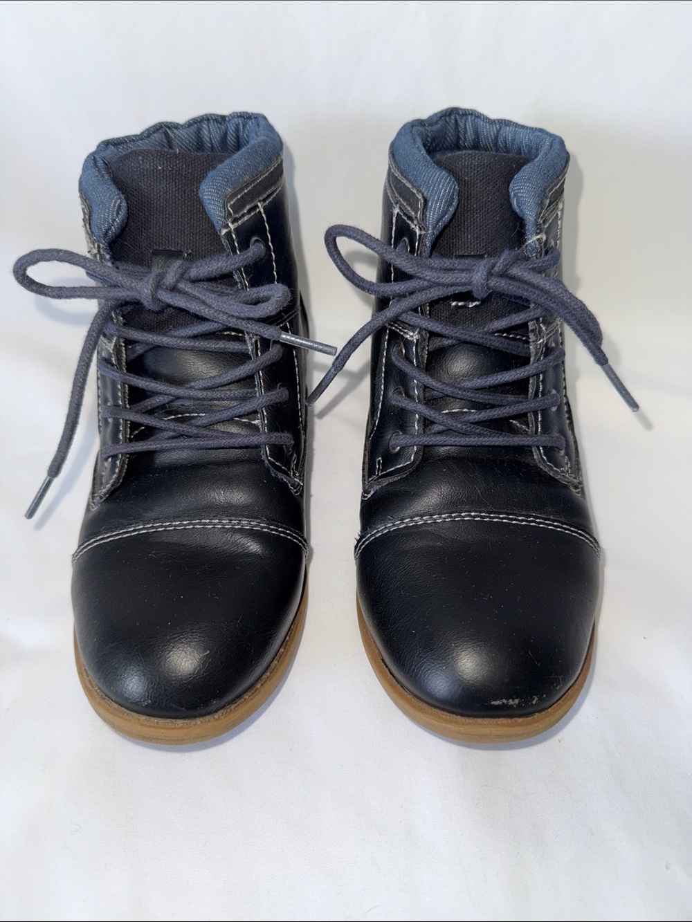 Arizona kids lace up boots